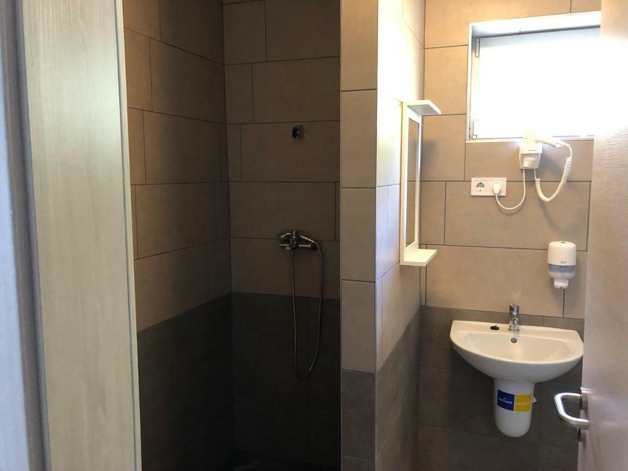 Juno Apartman Vendégház Miskolc Extérieur photo